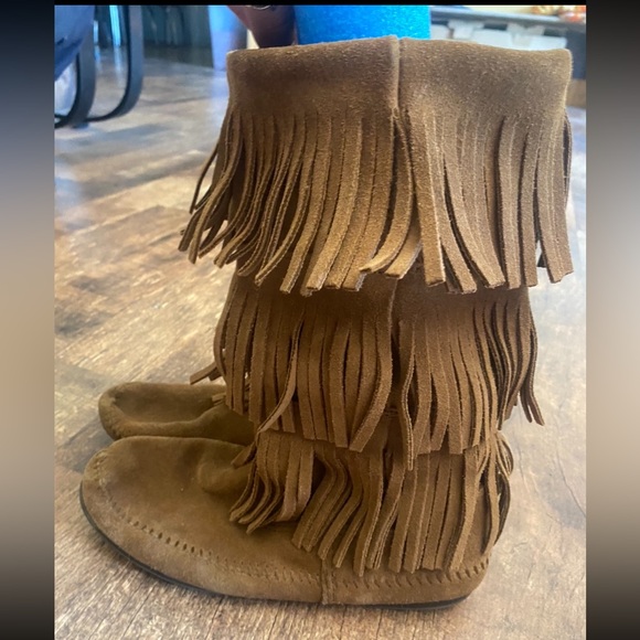 Minnetonka fringe boots size 9 - Picture 3 of 4